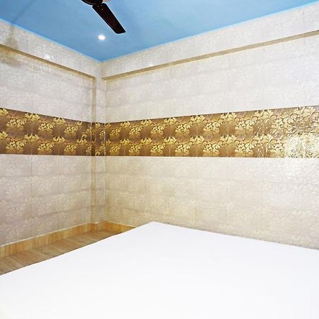 OYO 44361 Shri Lajjaram Ashram Hotel Vrindavan Bagian luar foto