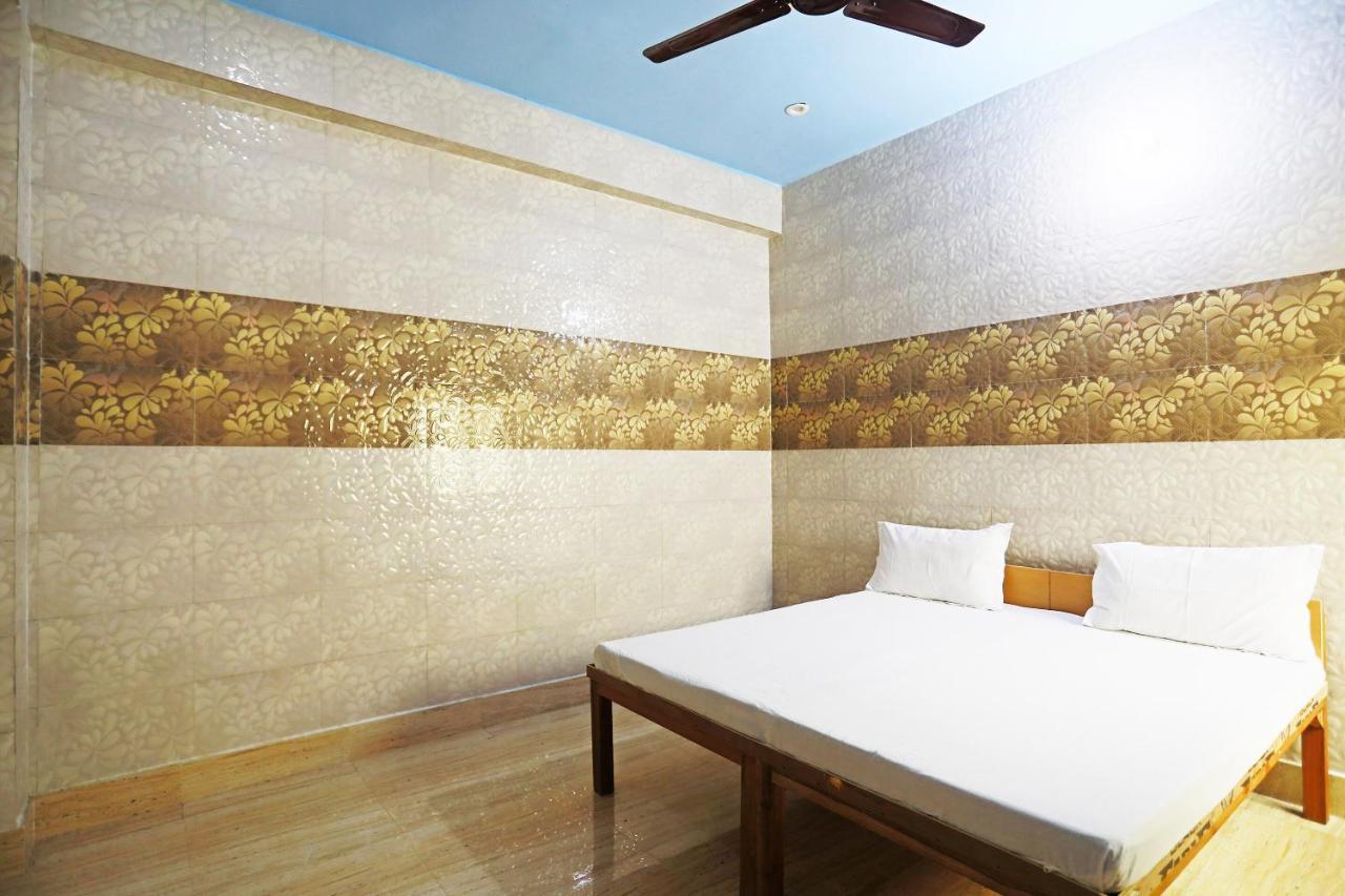 OYO 44361 Shri Lajjaram Ashram Hotel Vrindavan Bagian luar foto
