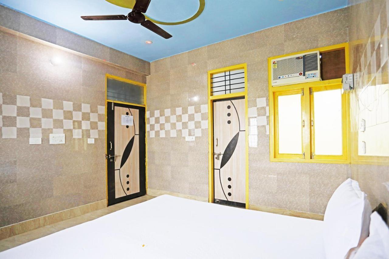 OYO 44361 Shri Lajjaram Ashram Hotel Vrindavan Bagian luar foto