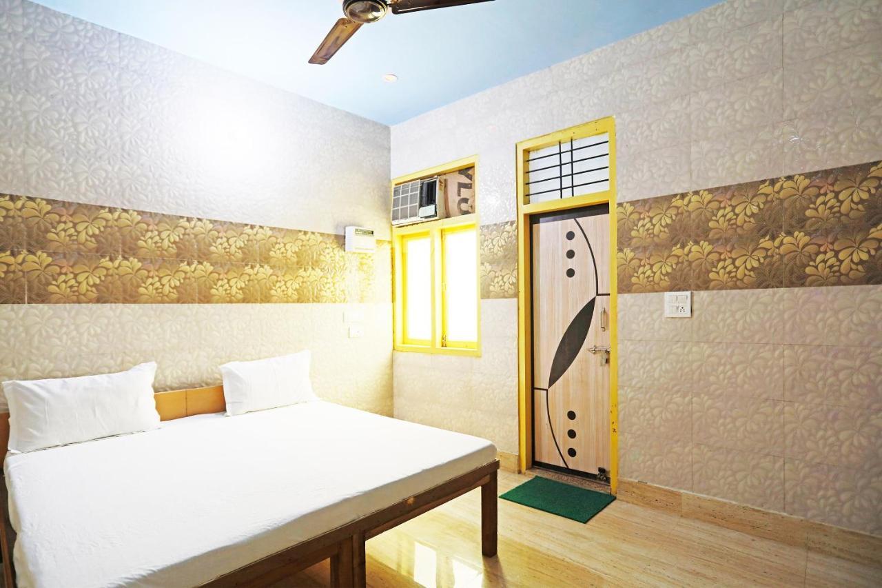 OYO 44361 Shri Lajjaram Ashram Hotel Vrindavan Bagian luar foto