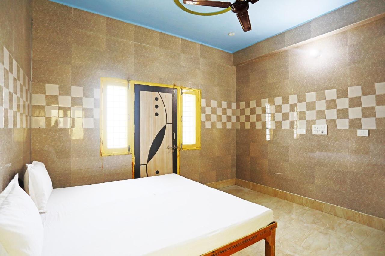 OYO 44361 Shri Lajjaram Ashram Hotel Vrindavan Bagian luar foto