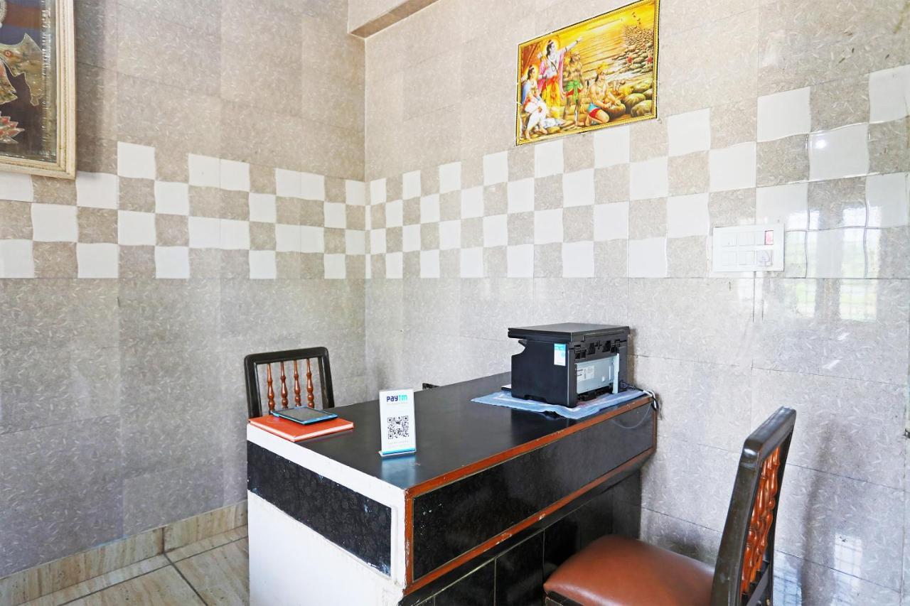 OYO 44361 Shri Lajjaram Ashram Hotel Vrindavan Bagian luar foto