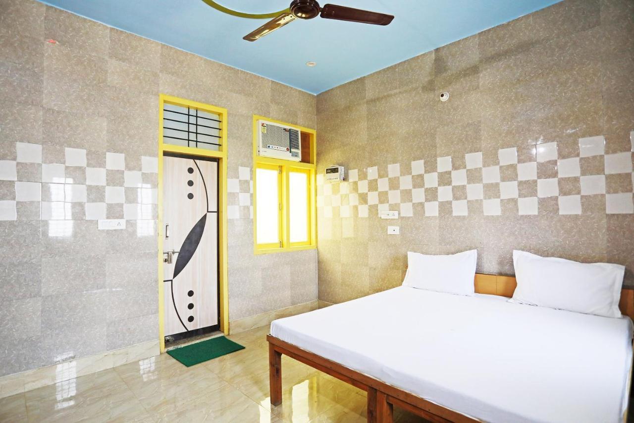 OYO 44361 Shri Lajjaram Ashram Hotel Vrindavan Bagian luar foto