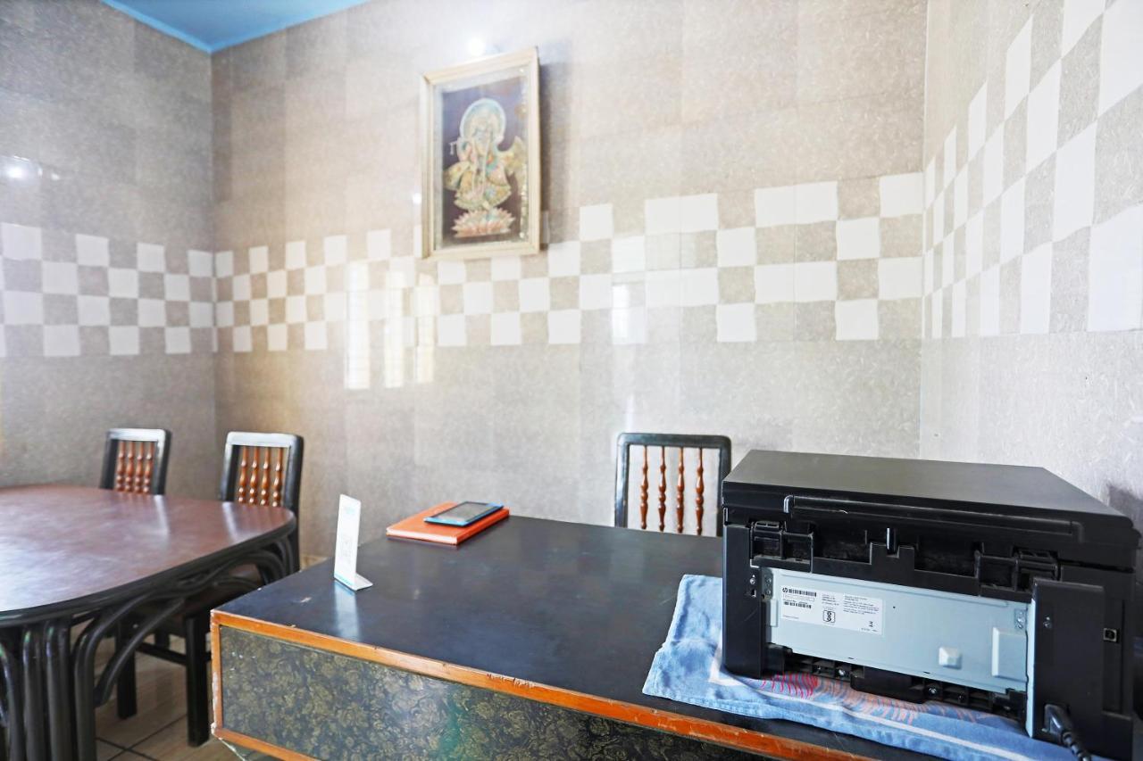 OYO 44361 Shri Lajjaram Ashram Hotel Vrindavan Bagian luar foto
